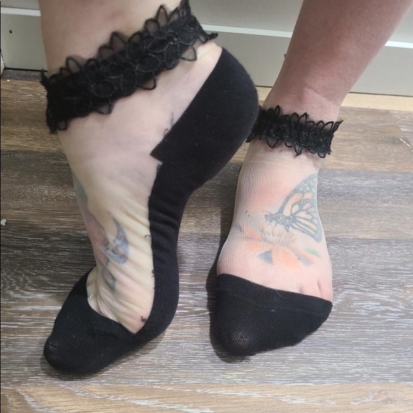 Ivory Ankle Sheer Socks - Picture 1 of 3
